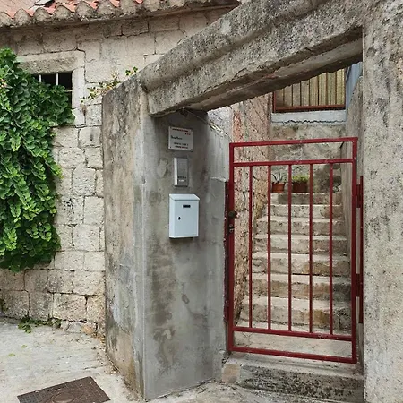 Bruno Centre And Apartment *