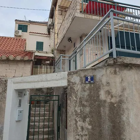 Bruno Centre And Split