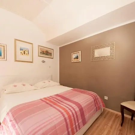 Bruno Centre And Apartment *