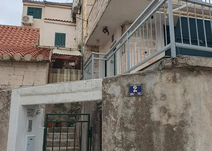 Bruno Centre And Split