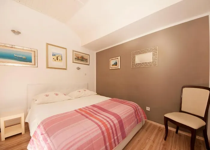 Bruno Centre And Apartment *
