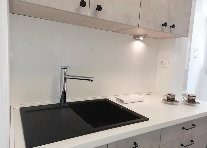 Bruno Centre And Split